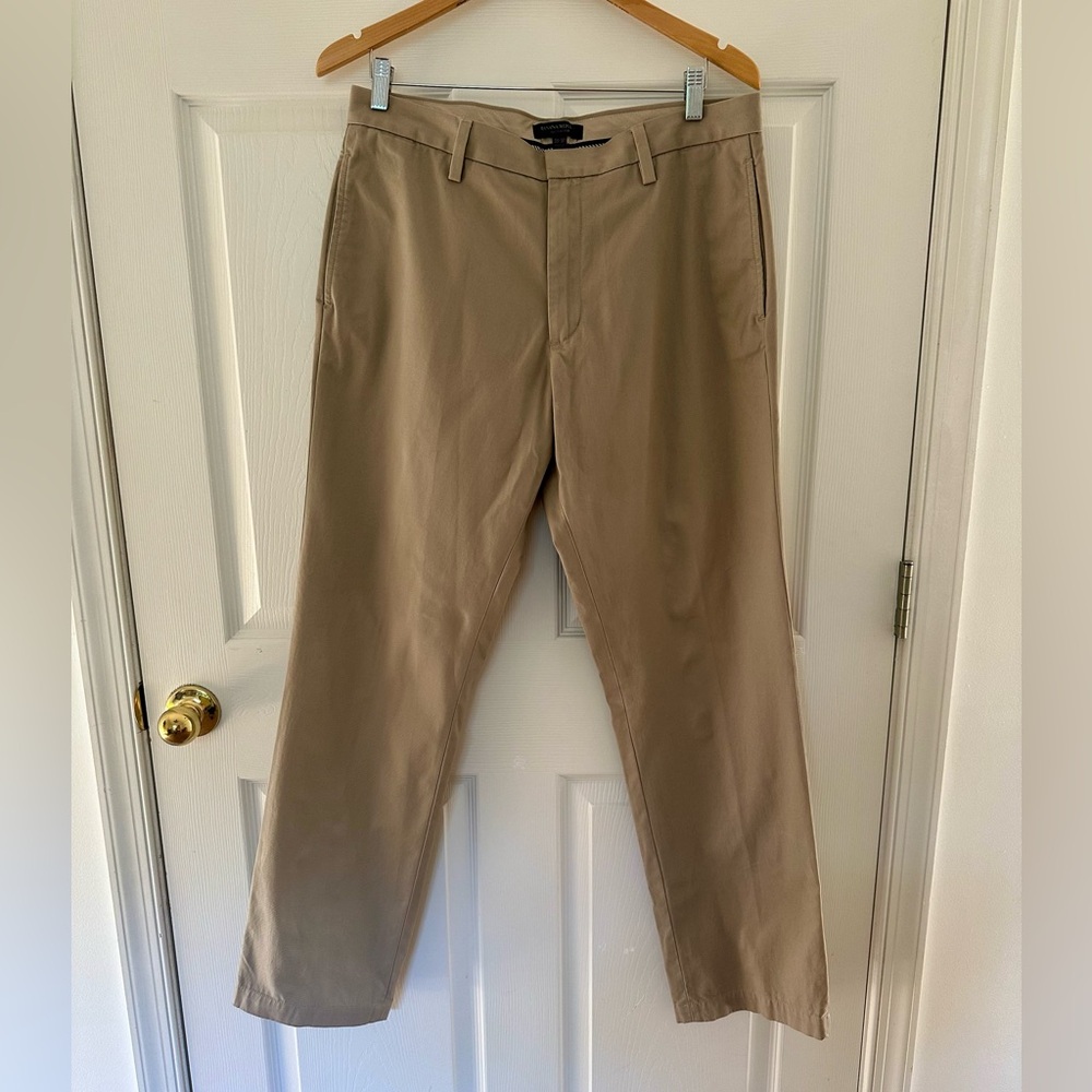 Banana Republic Men’s Khaki Pants Size 33/32
